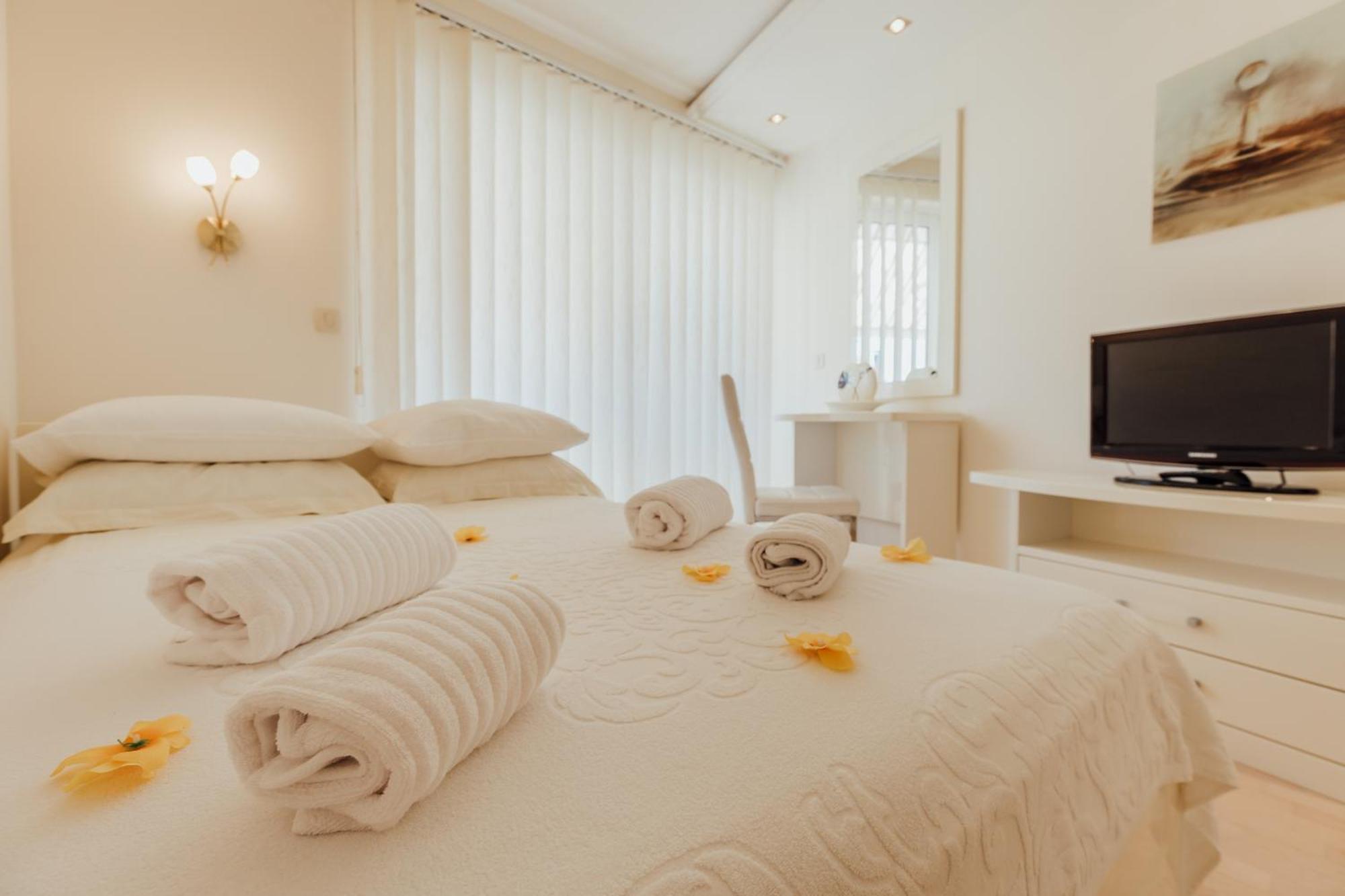 Apartments Porobic Herceg Novi Buitenkant foto